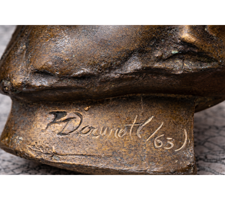 bust_signature_1852505779